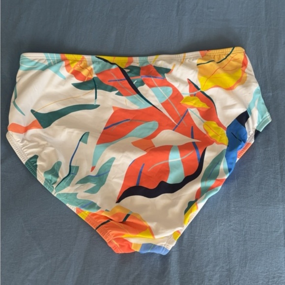 Colorful Patterned Bikini Set - Picture 10 of 11